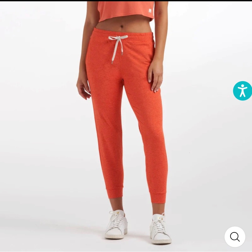 Vuori performance joggers in grapefruit heather